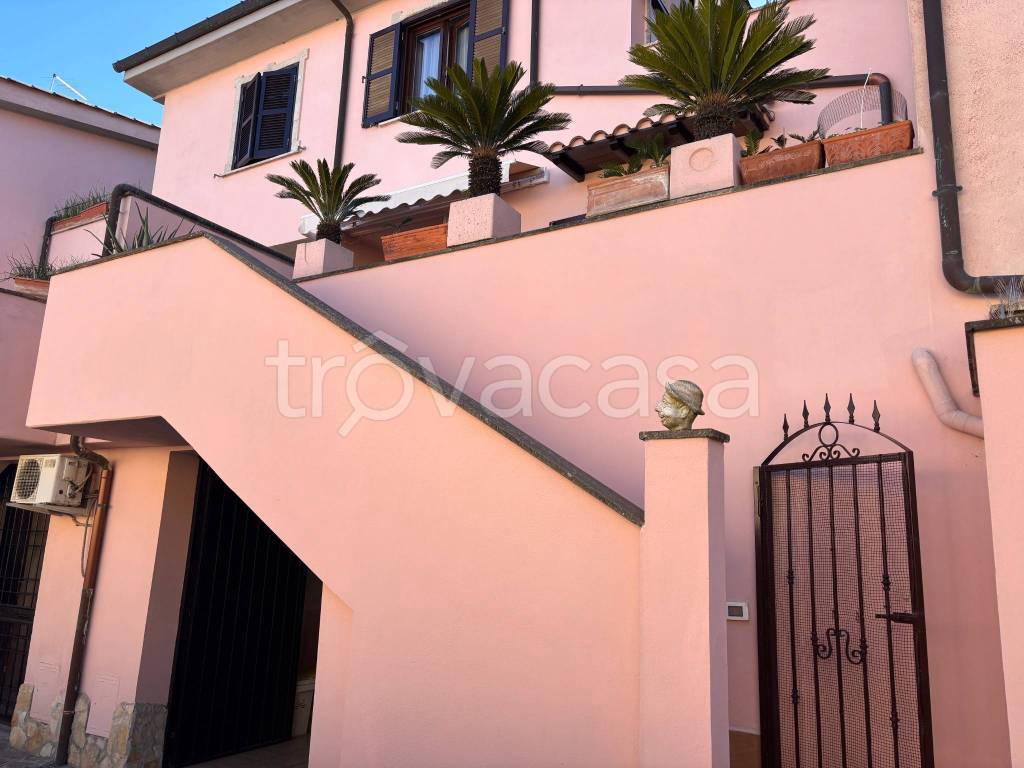 casa indipendente in vendita a Rignano Flaminio in zona Santo Sisini