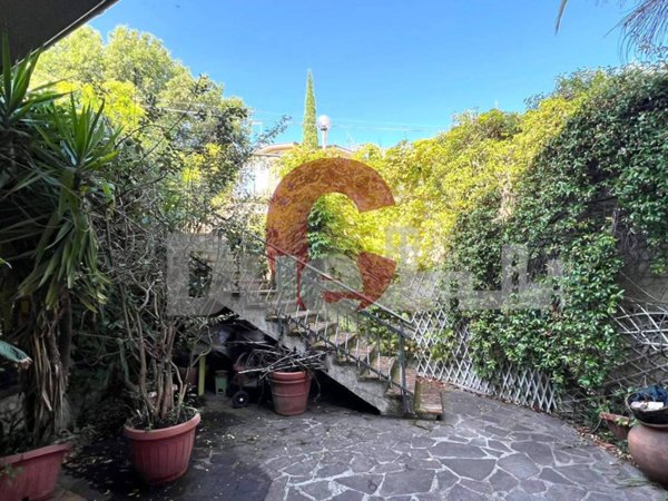 casa indipendente in vendita a Rignano Flaminio in zona Montelarco