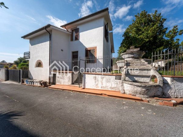 casa indipendente in vendita a Rignano Flaminio