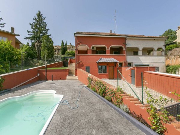 casa indipendente in vendita a Rignano Flaminio in zona Valle Spadana
