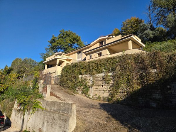 casa indipendente in vendita a Rignano Flaminio