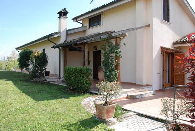 casa indipendente in vendita a Rignano Flaminio