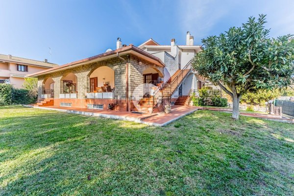 casa indipendente in vendita a Rignano Flaminio