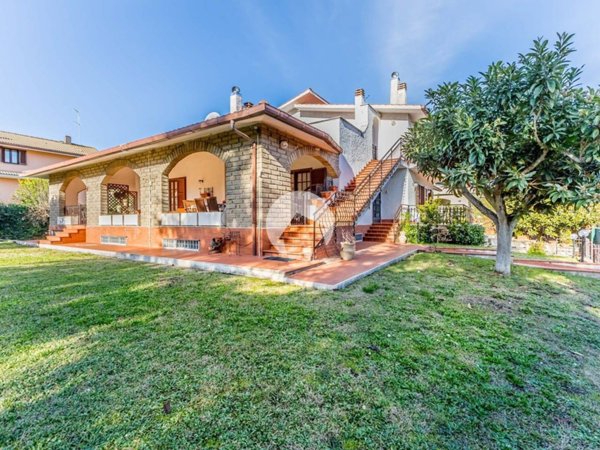 casa indipendente in vendita a Rignano Flaminio