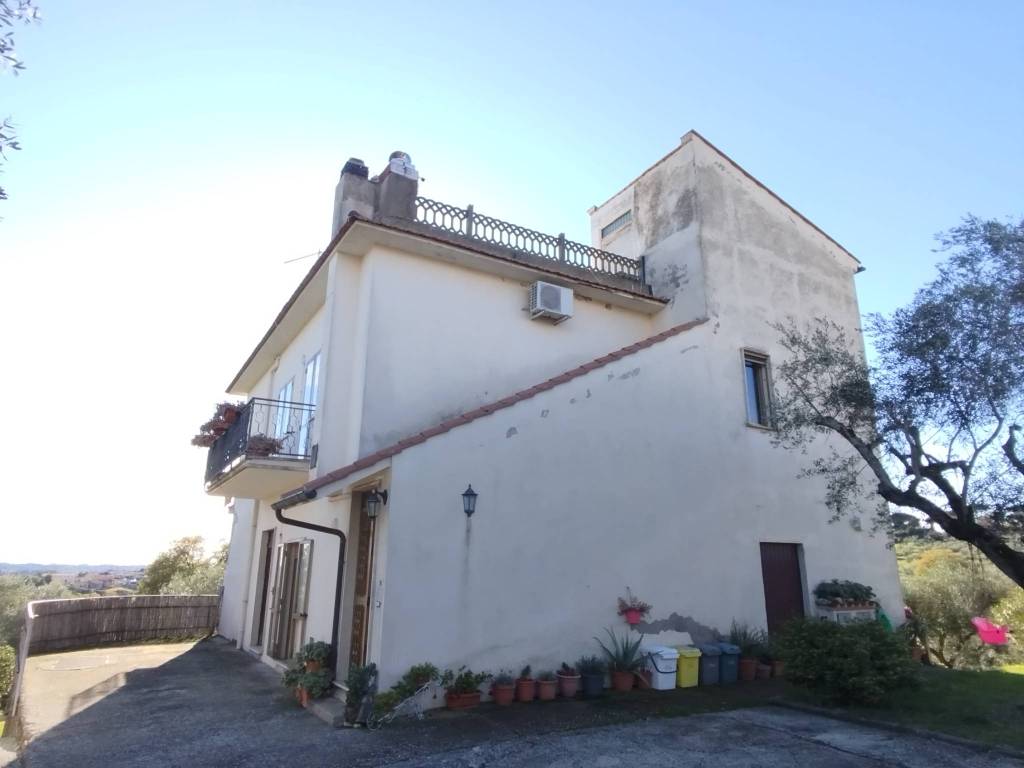 casa indipendente in vendita a Rignano Flaminio in zona Capannacce