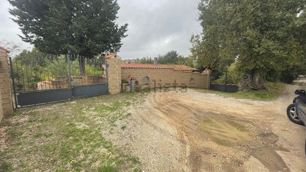 casa indipendente in vendita a Rignano Flaminio