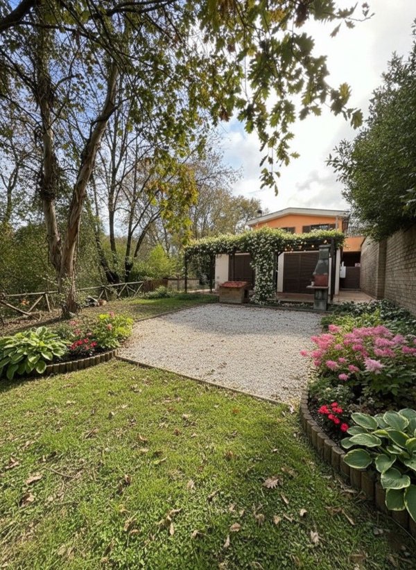 casa indipendente in vendita a Rignano Flaminio