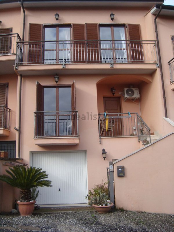 casa semindipendente in vendita a Rignano Flaminio