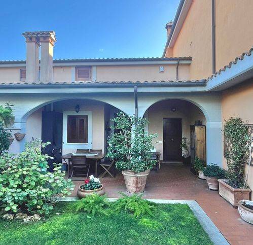 casa indipendente in vendita a Rignano Flaminio in zona Santo Sisini