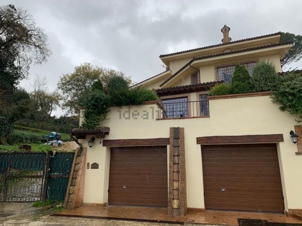 casa indipendente in vendita a Rignano Flaminio