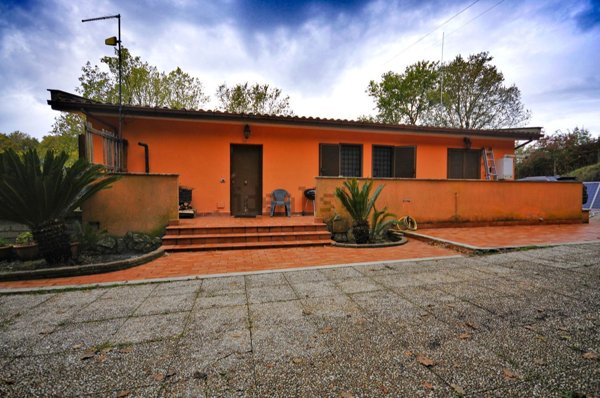 casa indipendente in vendita a Rignano Flaminio