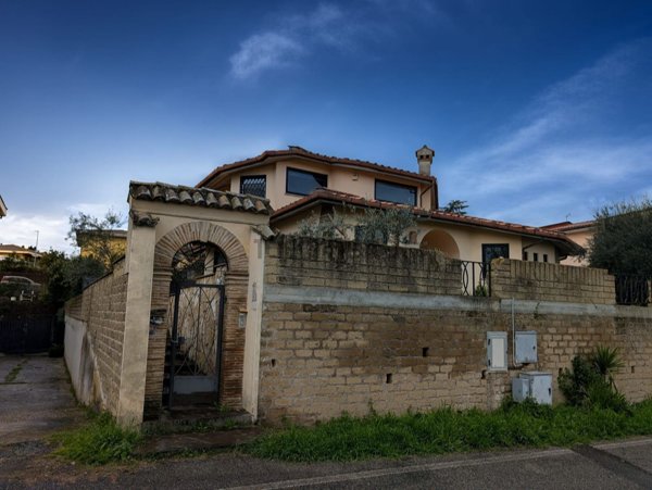 casa indipendente in vendita a Rignano Flaminio