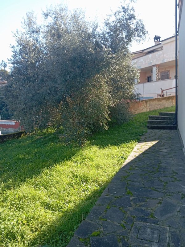 casa indipendente in vendita a Rignano Flaminio in zona Valle Spadana