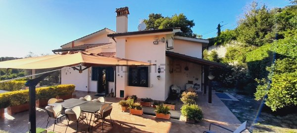 casa indipendente in vendita a Rignano Flaminio in zona Montelarco