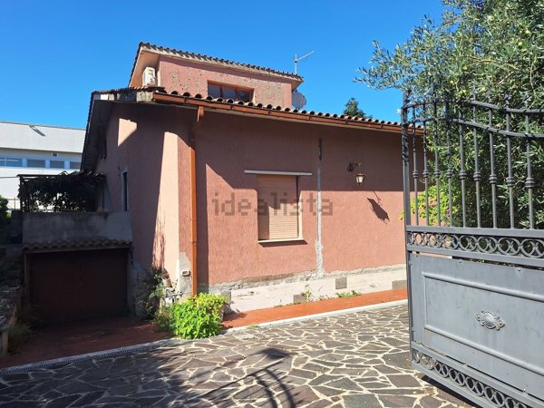 casa indipendente in vendita a Rignano Flaminio