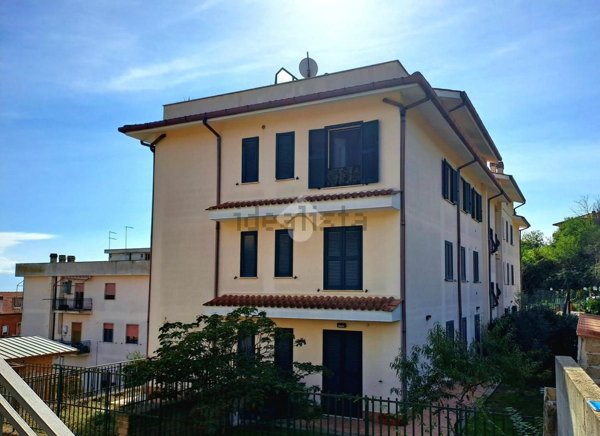 appartamento in vendita a Rignano Flaminio in zona Santo Sisini