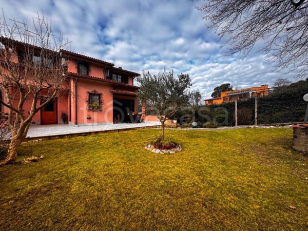 casa indipendente in vendita a Rignano Flaminio in zona Montelarco