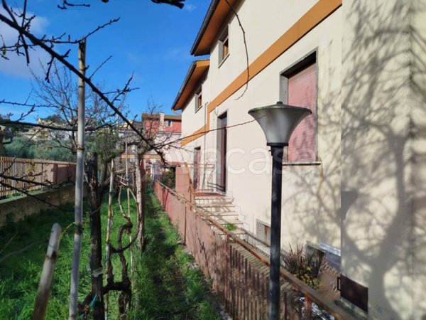 casa indipendente in vendita a Rignano Flaminio