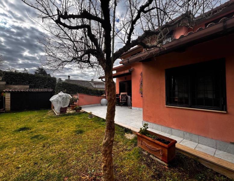 casa indipendente in vendita a Rignano Flaminio in zona Montelarco