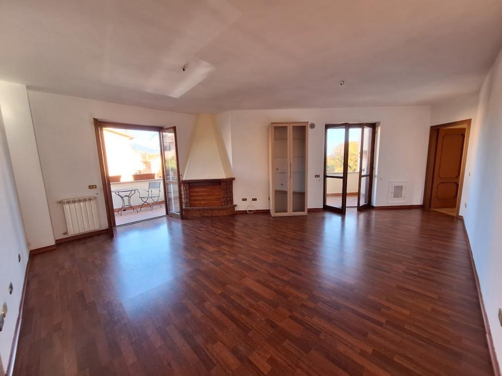 casa indipendente in vendita a Rignano Flaminio