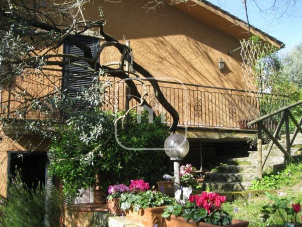 casa indipendente in vendita a Rignano Flaminio in zona Montelarco