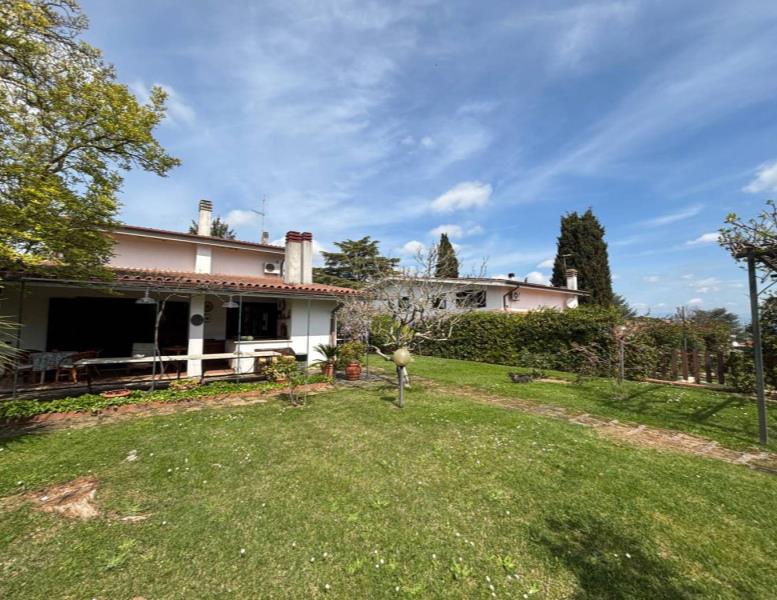 casa indipendente in vendita a Rignano Flaminio in zona Montelarco