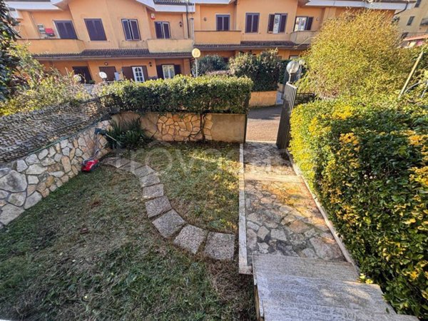 casa indipendente in vendita a Rignano Flaminio