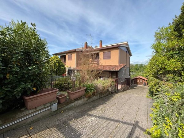 casa indipendente in vendita a Rignano Flaminio in zona Montelarco
