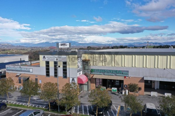 locale di sgombero in vendita a Rignano Flaminio in zona Montelarco