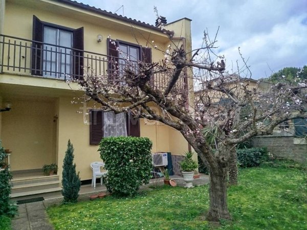 casa indipendente in vendita a Rignano Flaminio