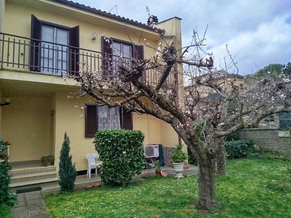 casa indipendente in vendita a Rignano Flaminio