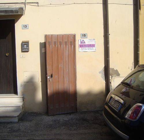 locale commerciale in vendita a Rignano Flaminio