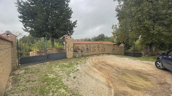 casa indipendente in vendita a Rignano Flaminio