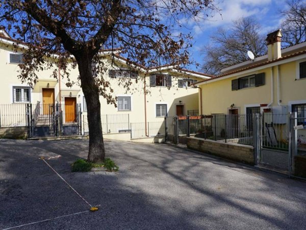 casa indipendente in vendita a Rignano Flaminio in zona Montelarco