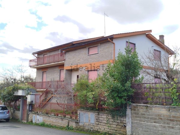 casa indipendente in vendita a Rignano Flaminio