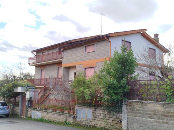 casa indipendente in vendita a Rignano Flaminio