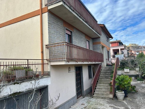 casa indipendente in vendita a Rignano Flaminio