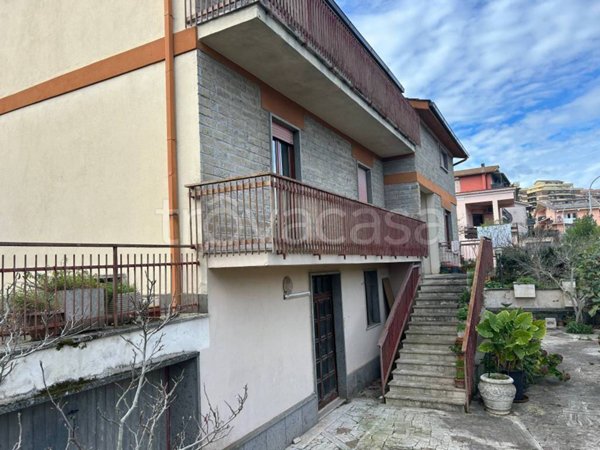 casa indipendente in vendita a Rignano Flaminio