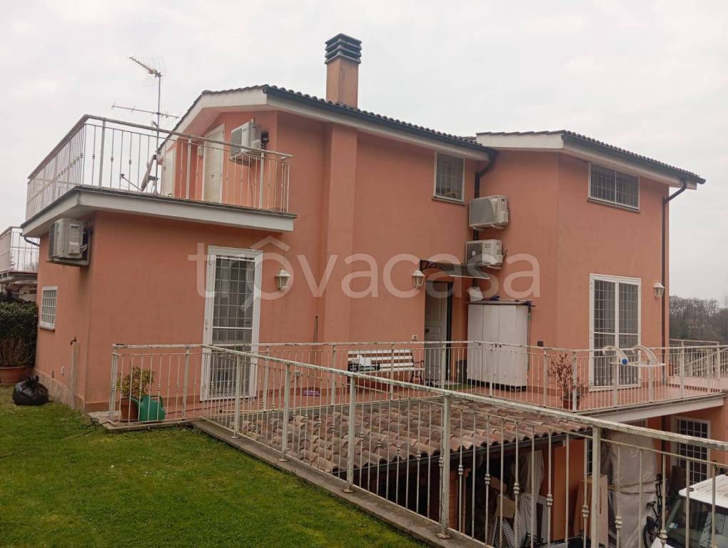 casa indipendente in vendita a Rignano Flaminio in zona Montelarco