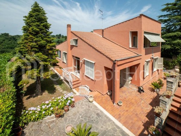 casa indipendente in vendita a Rignano Flaminio in zona Montelarco