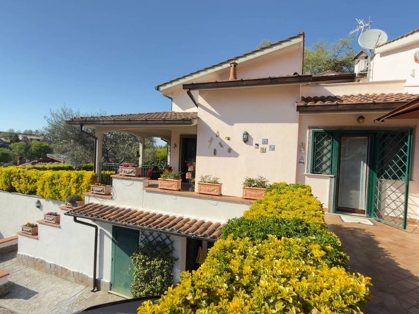 casa indipendente in vendita a Rignano Flaminio in zona Montelarco