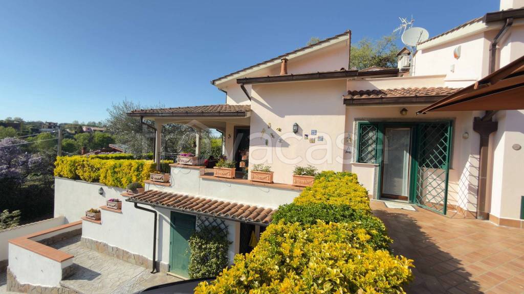 casa indipendente in vendita a Rignano Flaminio in zona Montelarco
