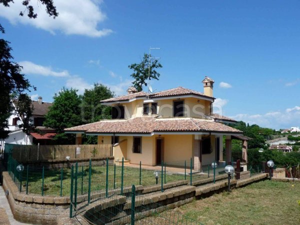 casa indipendente in vendita a Rignano Flaminio in zona Montelarco