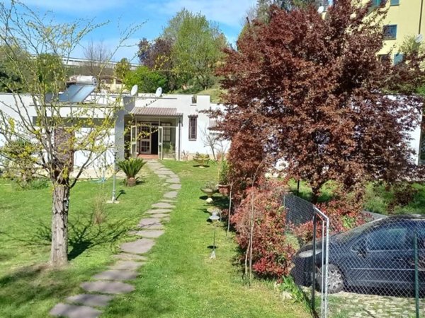 casa indipendente in vendita a Rignano Flaminio in zona Montelarco