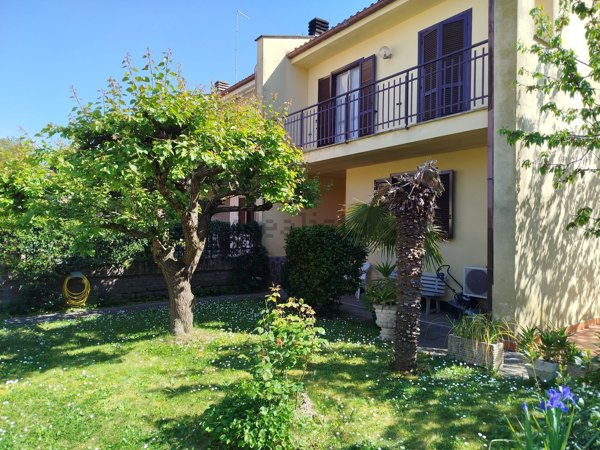 casa indipendente in vendita a Rignano Flaminio