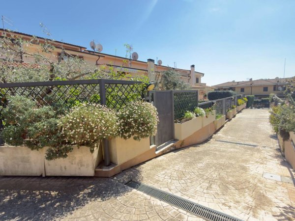 casa indipendente in vendita a Rignano Flaminio