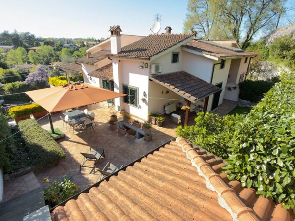 casa indipendente in vendita a Rignano Flaminio