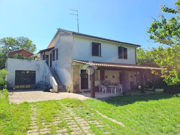 casa indipendente in vendita a Rignano Flaminio