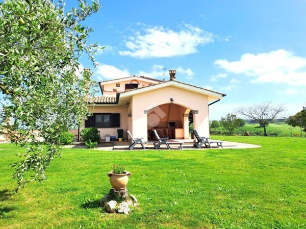 casa indipendente in vendita a Rignano Flaminio in zona Case Morolo