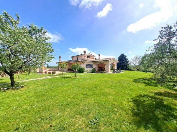 casa indipendente in vendita a Rignano Flaminio